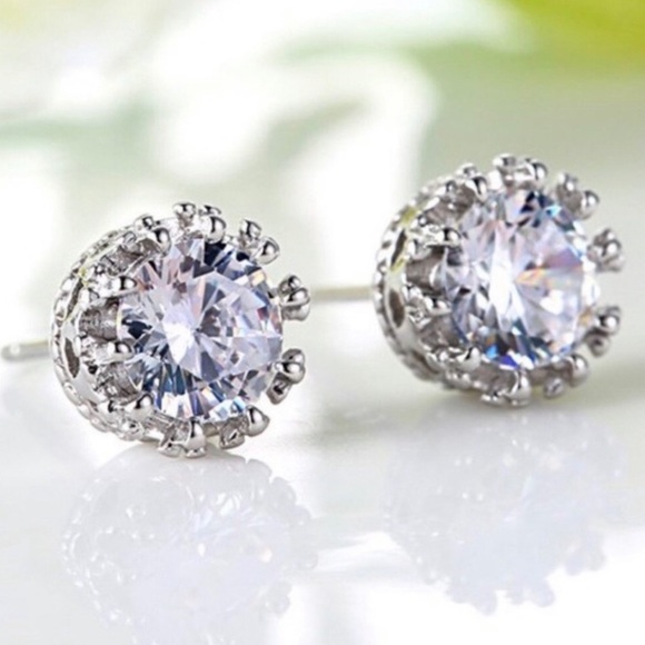 **New 925 Sterling Silver Diamond Stud Earrings - Picture 3 of 6